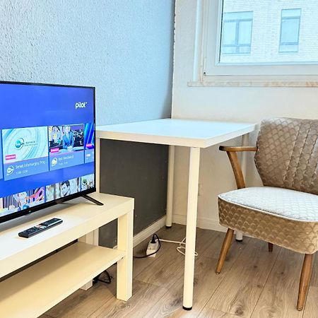 Apartments Im Herzen Von Neumuenster Innenstadt & Hbf Fusslaeufig, Mit Privatparkplatz Dış mekan fotoğraf